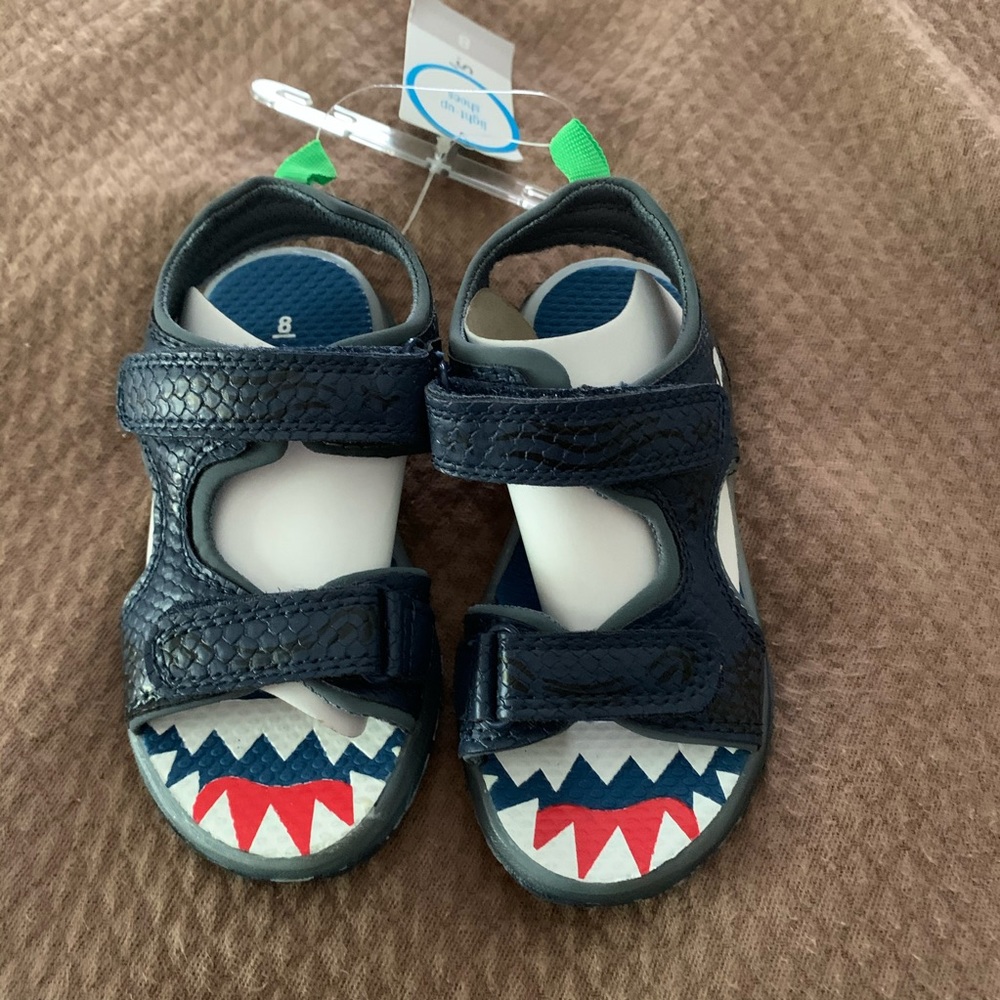 🚨NWT Carter’s size 8 toddler boy’s sandals